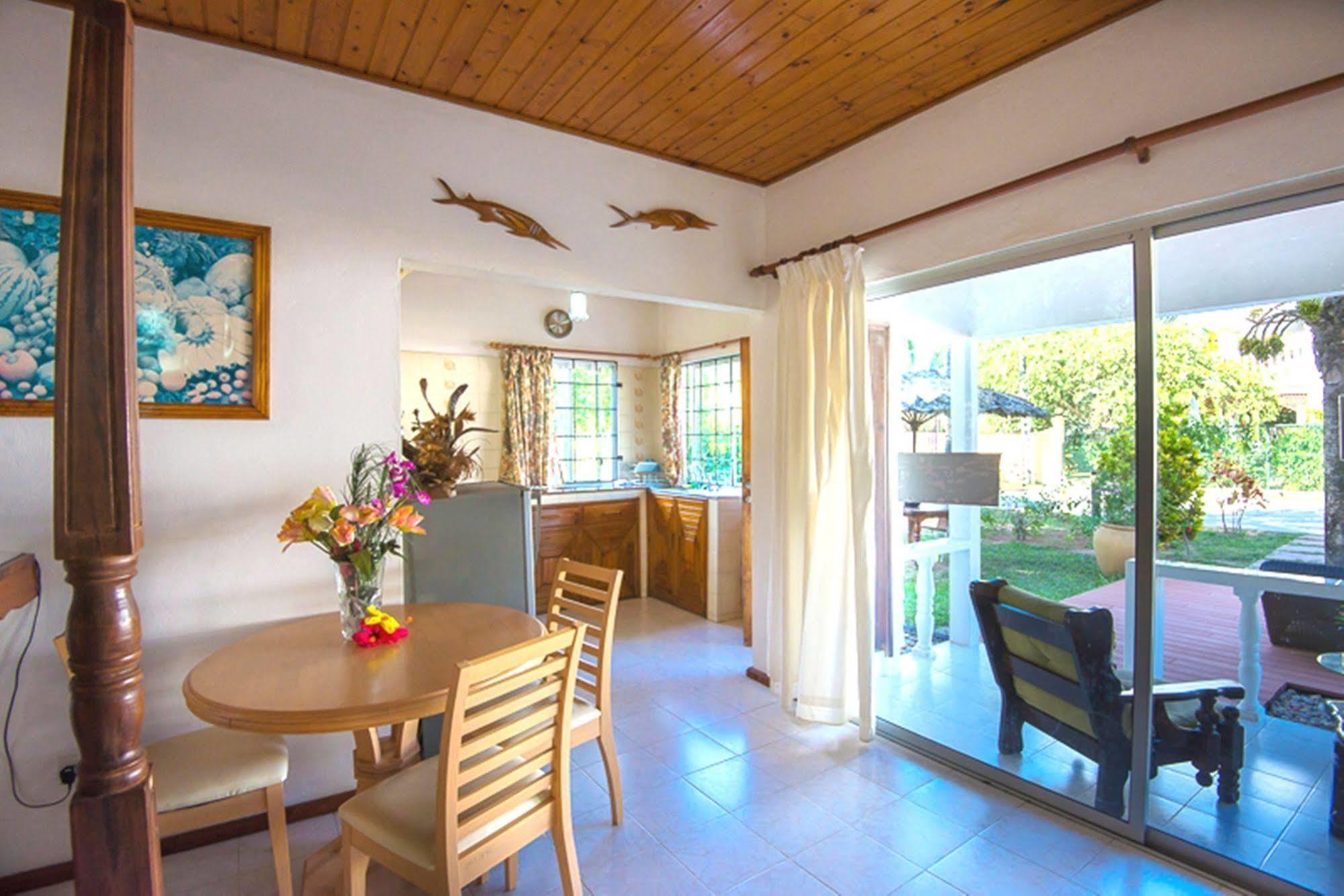 Le Tropique Villa (Adults Only) Гранд Анс Екстериор снимка